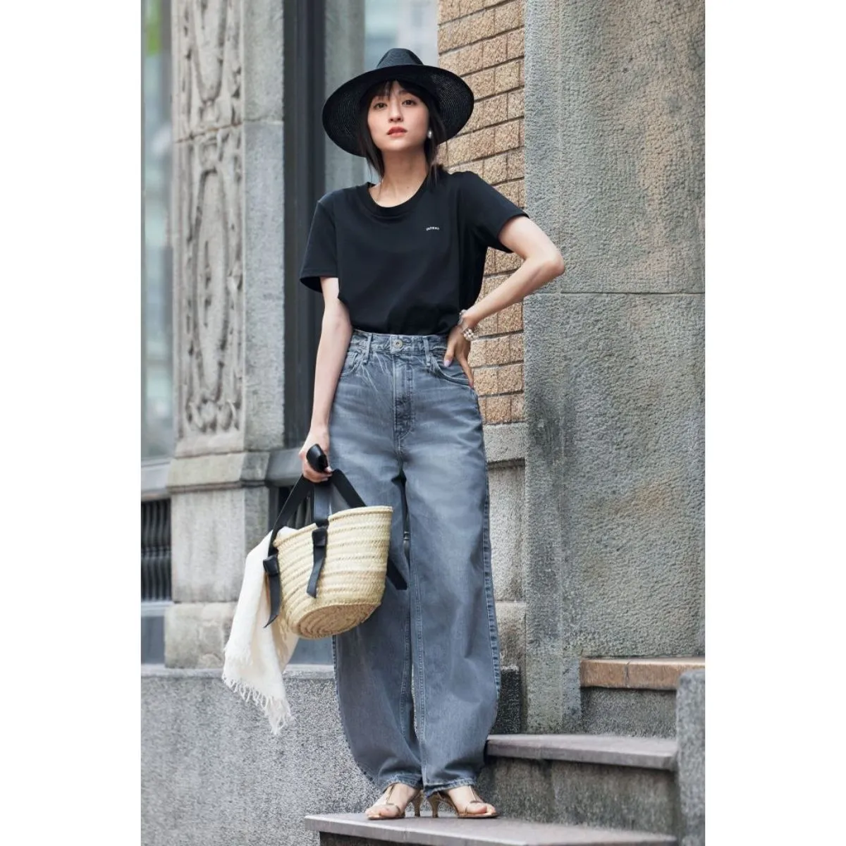 黒Tシャツで劇的に差がつく着こなし術と色あせ防止ケア完全ガイド