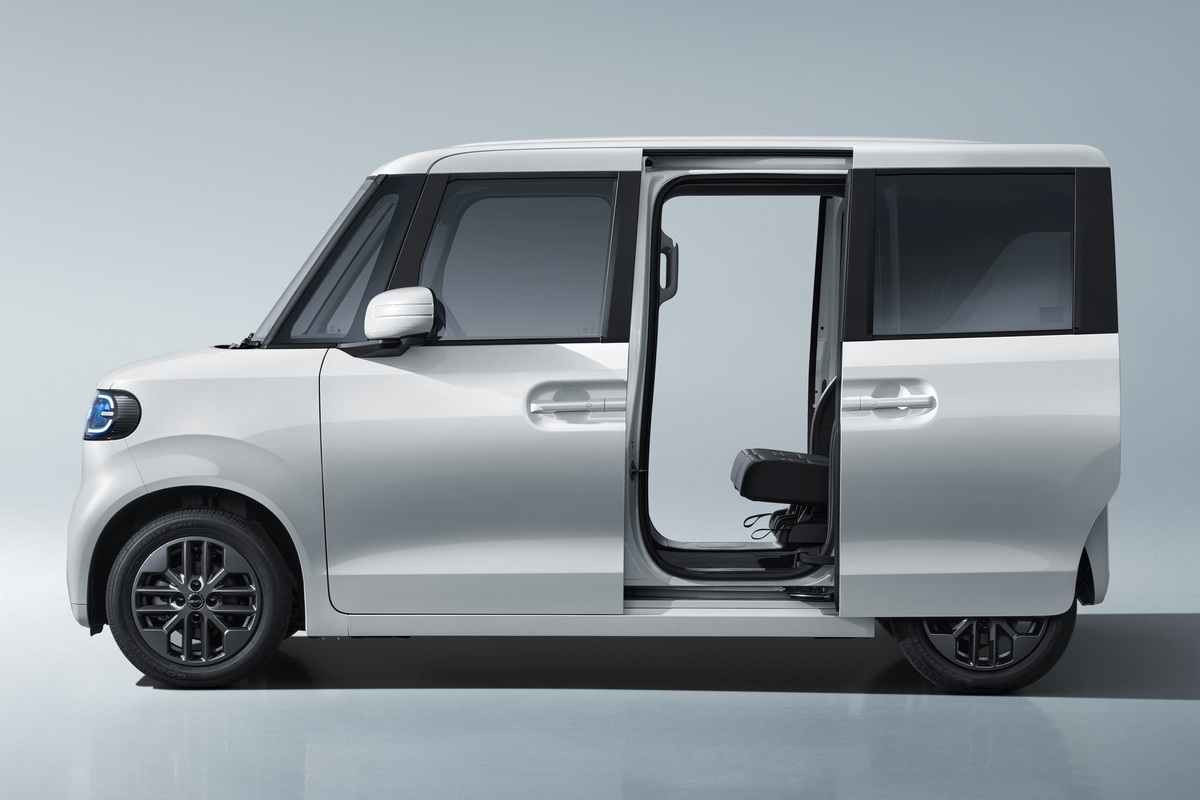 黒船襲来か、絶妙な街乗りマシンか？Bydの「軽Evラッコ」が日本の道路を塗り替える2026年の大転換