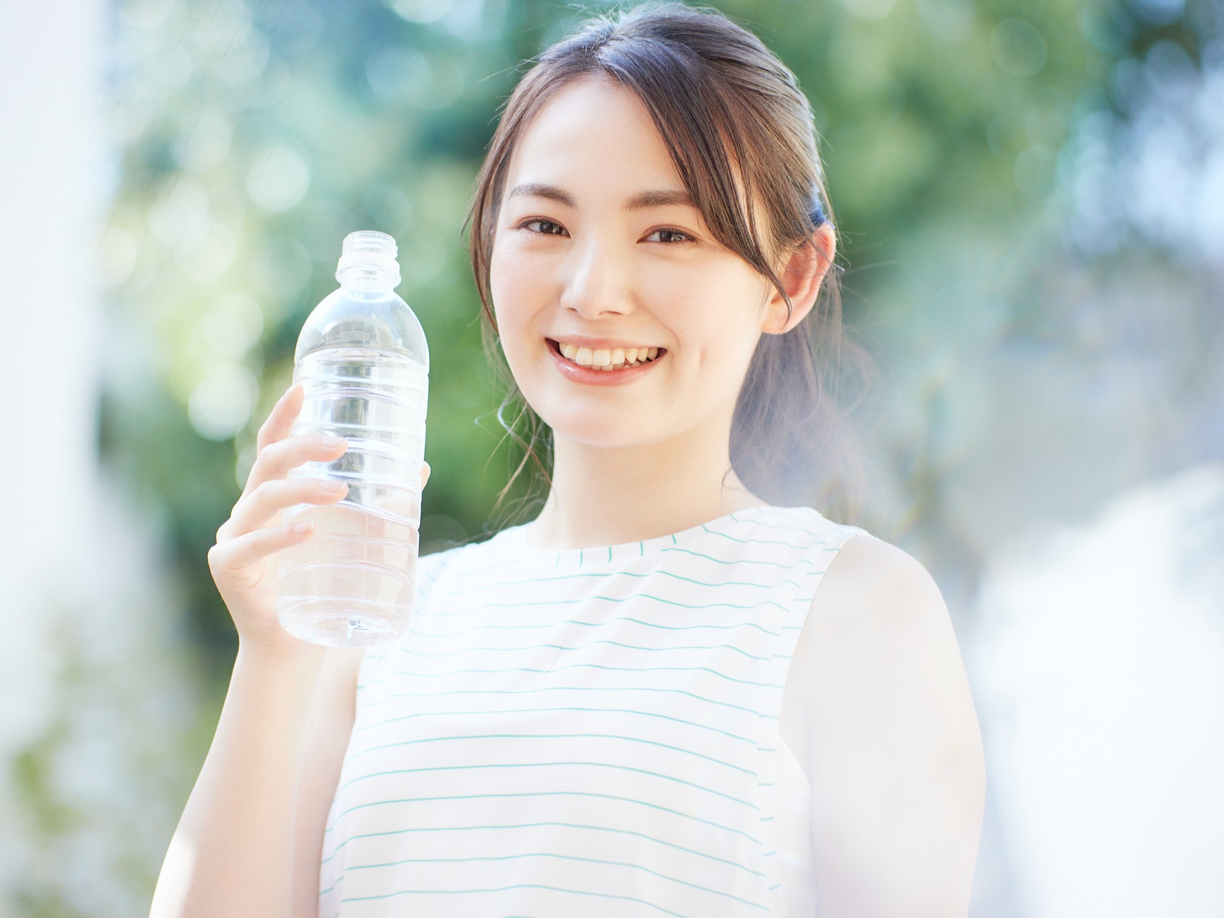 ペットボトル間接キスは脈あり？男女の心理と雑菌繁殖の真相