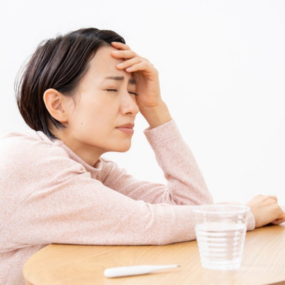 熱がないのに熱っぽい原因とは？体温計に出ないほてりとだるさの真相