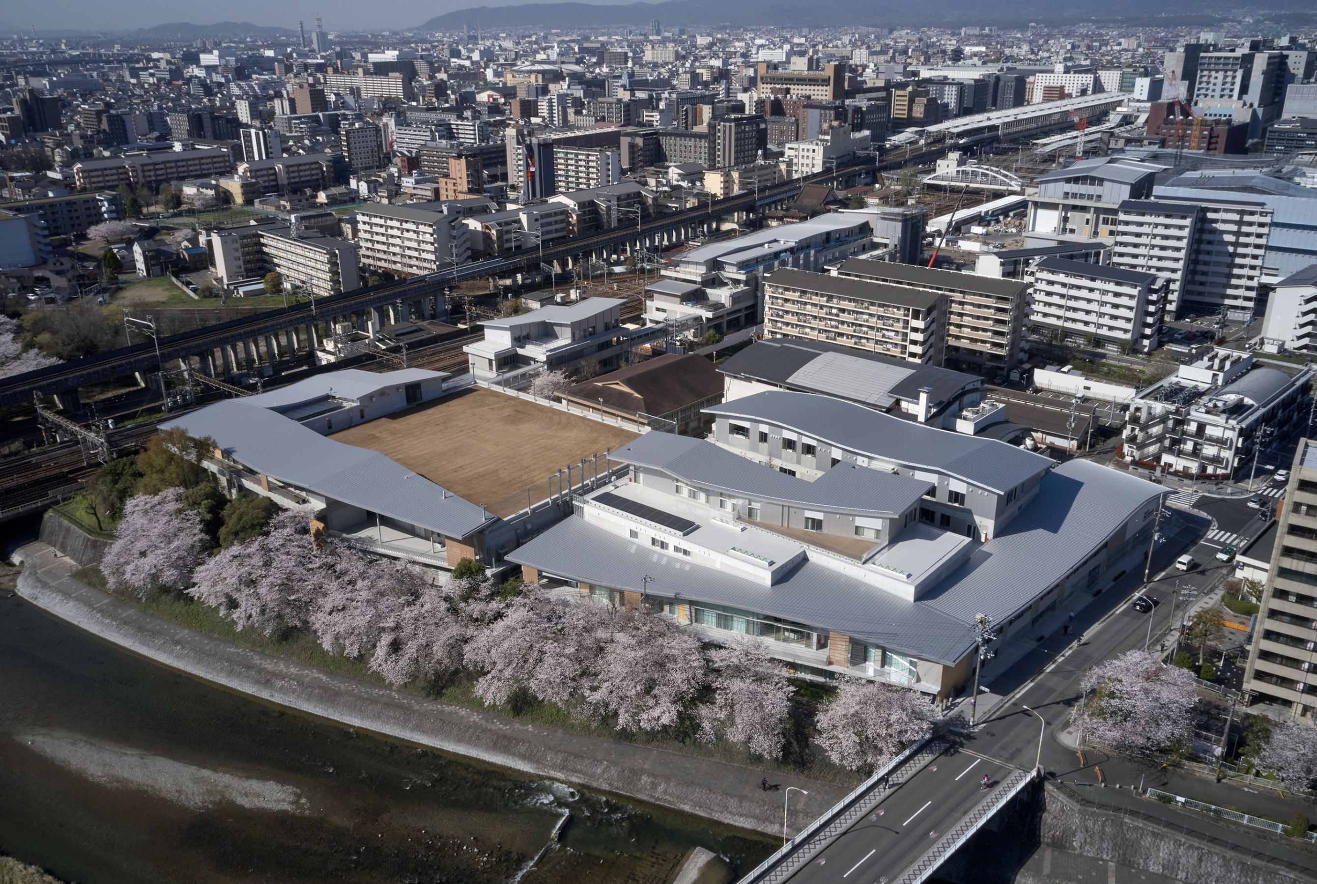 京都市立芸術大学の難易度と評判は？京都駅移転後の実態を徹底検証