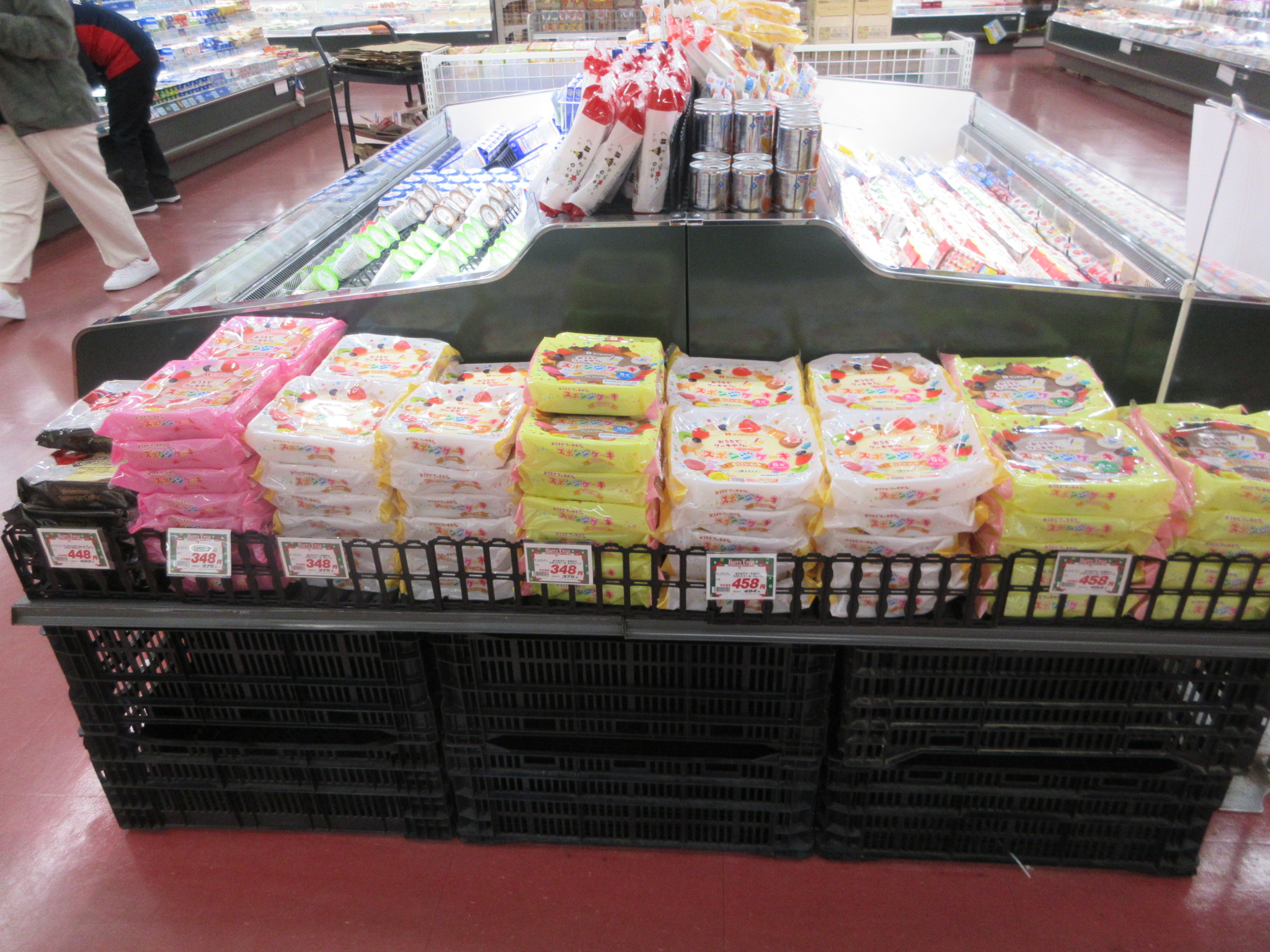 スーパーのスポンジケーキ売り場はどこ？青果やチルドにある理由と入手術