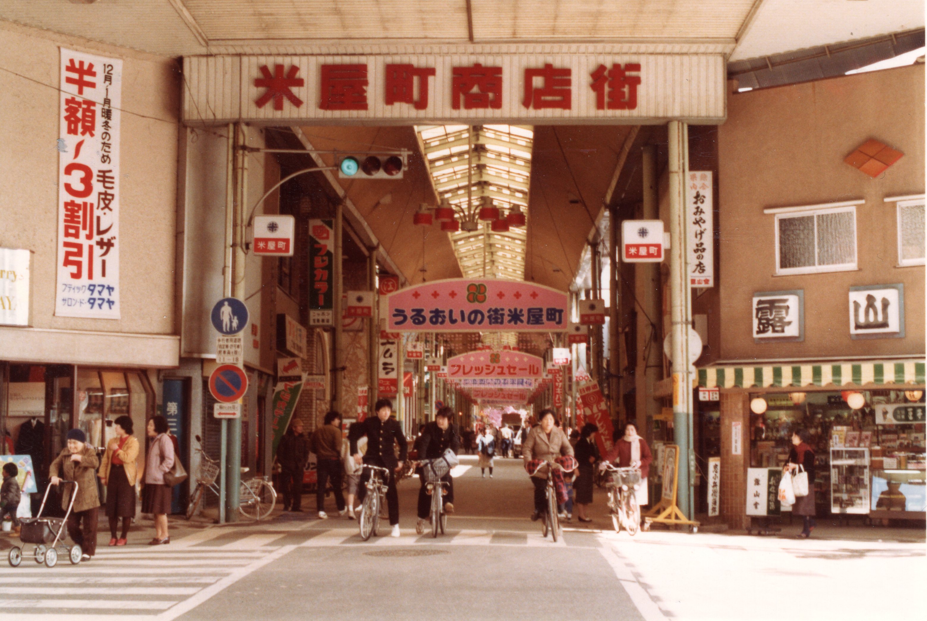 なぜ昔の商店街は消えたのか？昭和の賑わいと衰退の真相・最新再生論