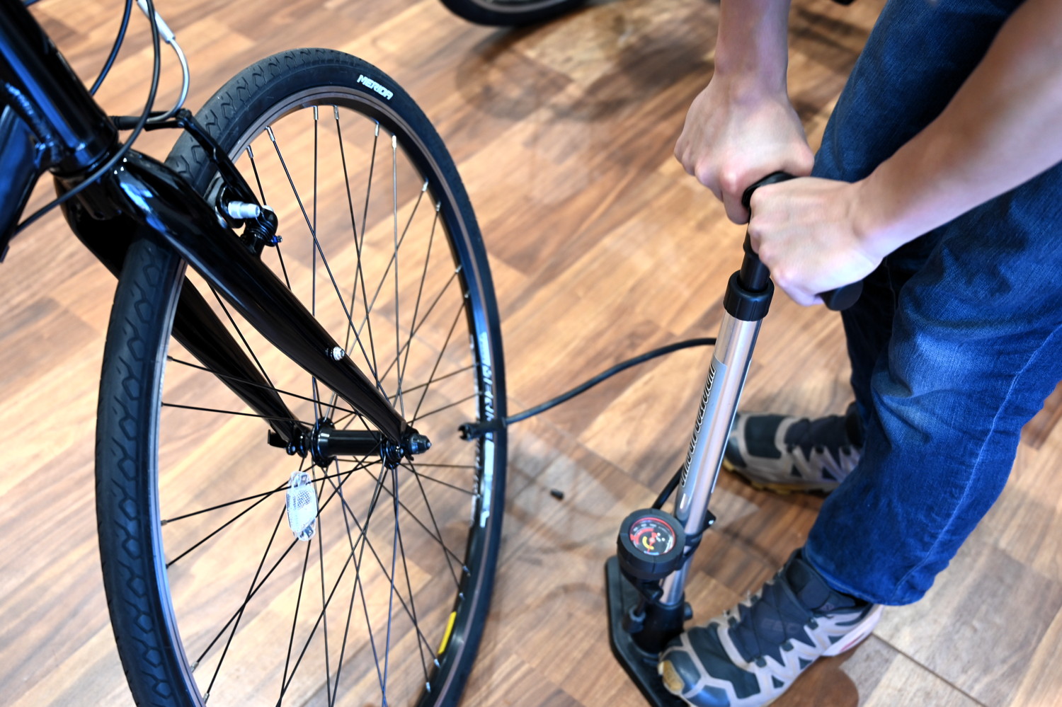 自転車の空気入れ頻度は月1で平気？パンクを防ぐ車種別最適解と真相
