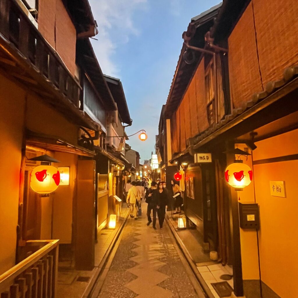 京都先斗町の一見さんお断りは嘘？2026年最新ディナーと川床の全貌