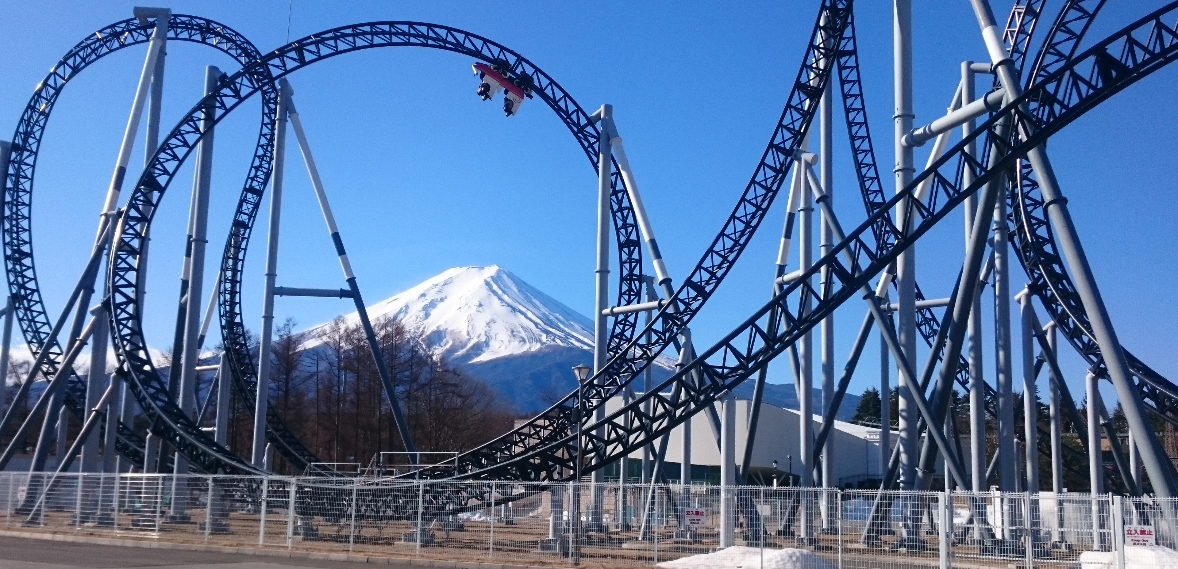 富士急ハイランドアトラクション最恐ランキング2026！待ち時間短縮と攻略法