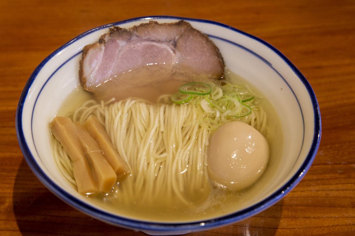 群馬屈指の名店「地鶏らーめん翔鶴」の評判と混雑・極上の一杯を徹底解剖