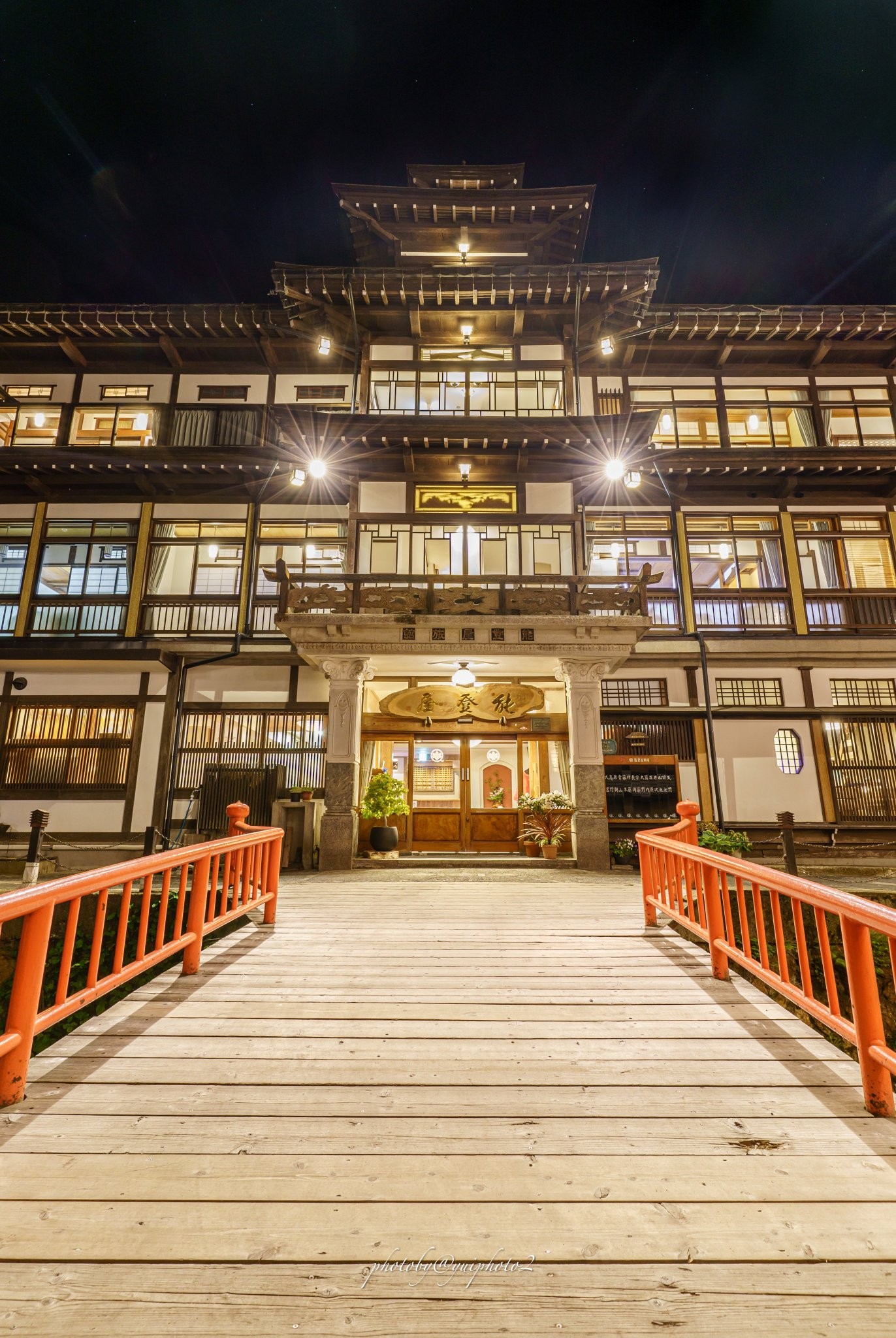 銀山温泉と千と千尋の神隠しの真相｜能登屋旅館や赤い橋の噂を検証