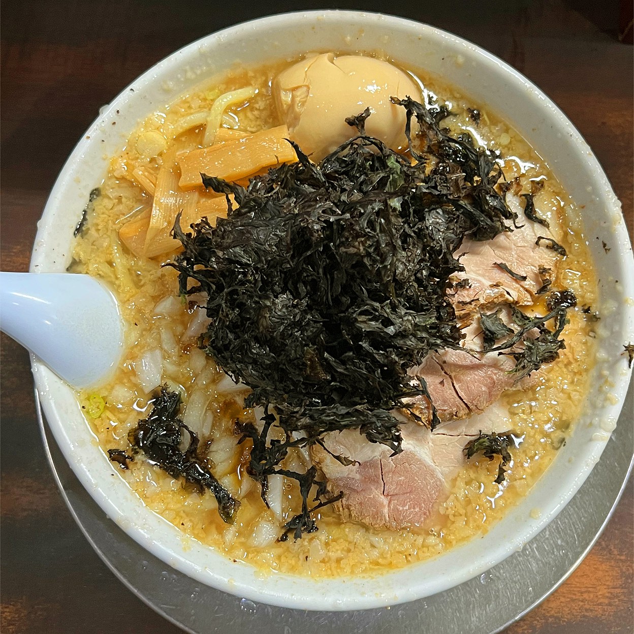 らーめん潤蒲田店の魅力徹底解剖！背脂鬼油と極太麺が放つ魔力