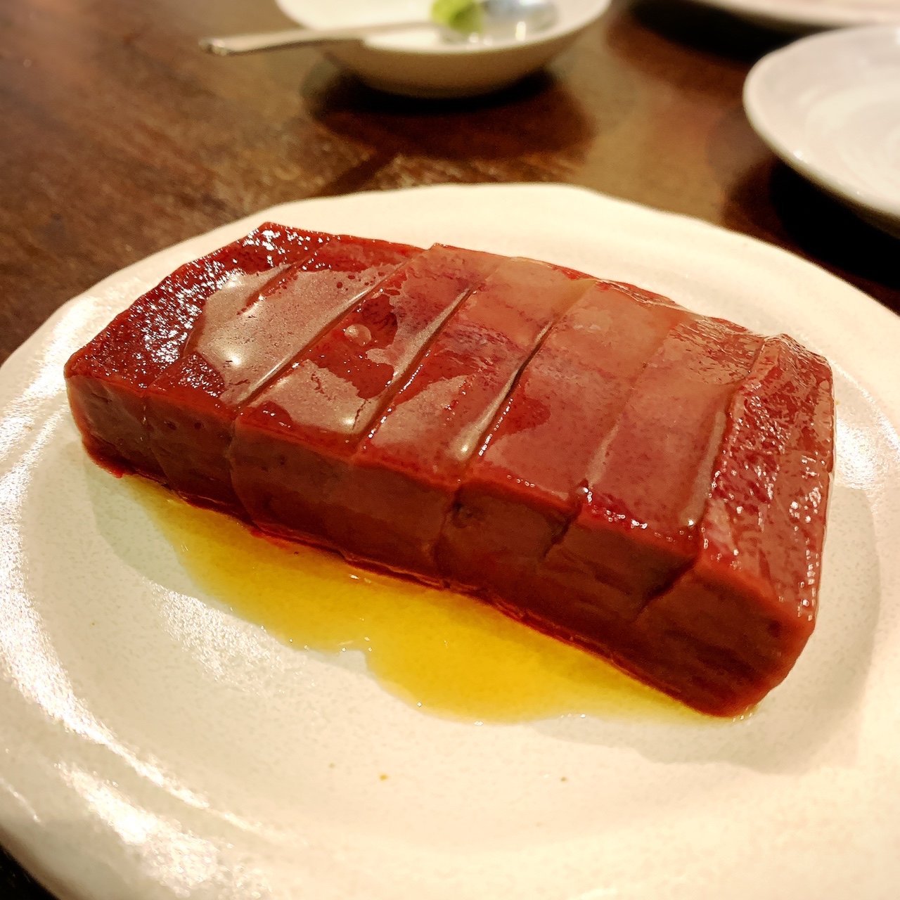 渋谷で絶品レバ刺しを食す！合法馬レバーと低温調理の名店徹底調査