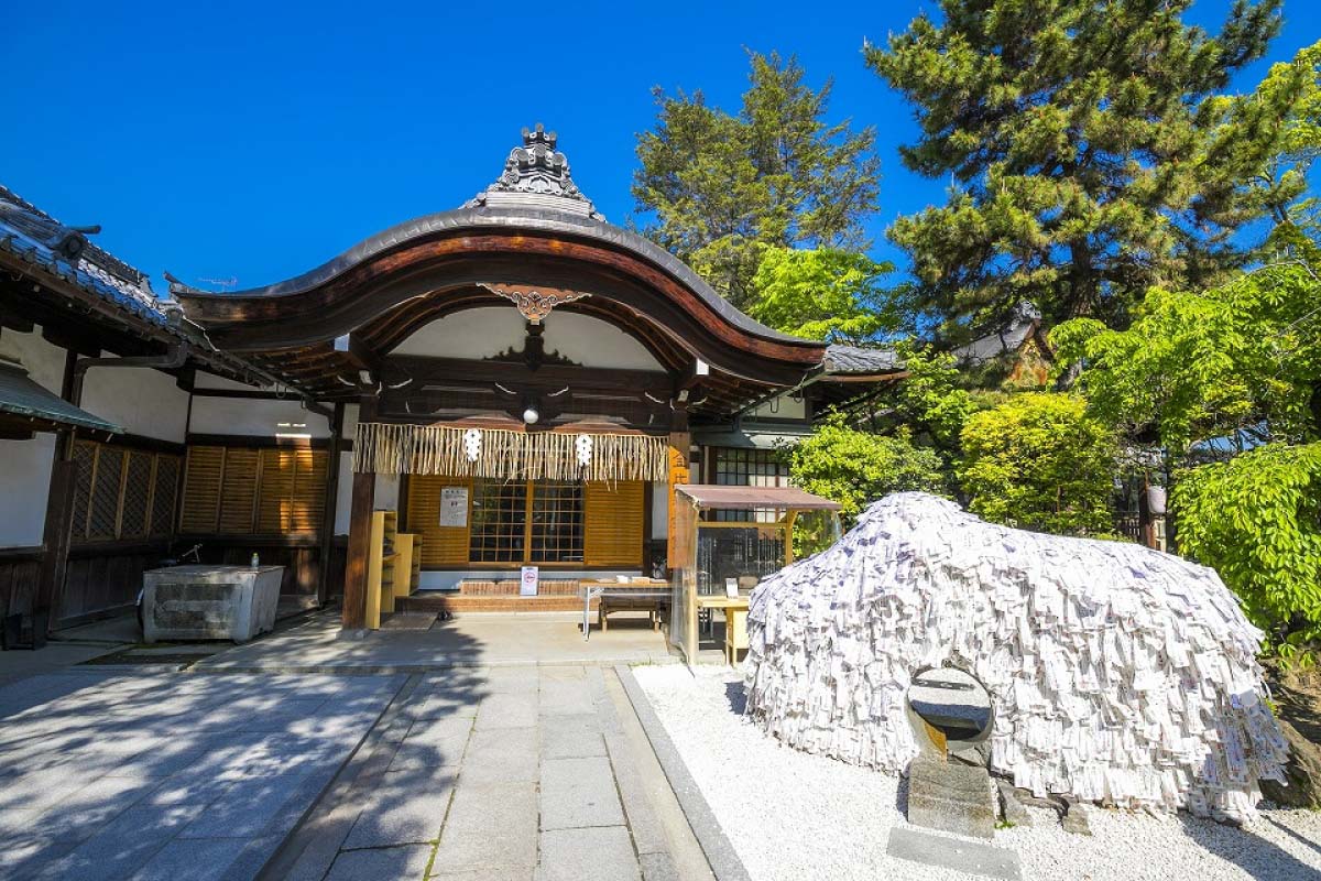 安井金比羅宮の縁切り効果と真相｜正しい参拝手順と怖い噂の理由を解剖