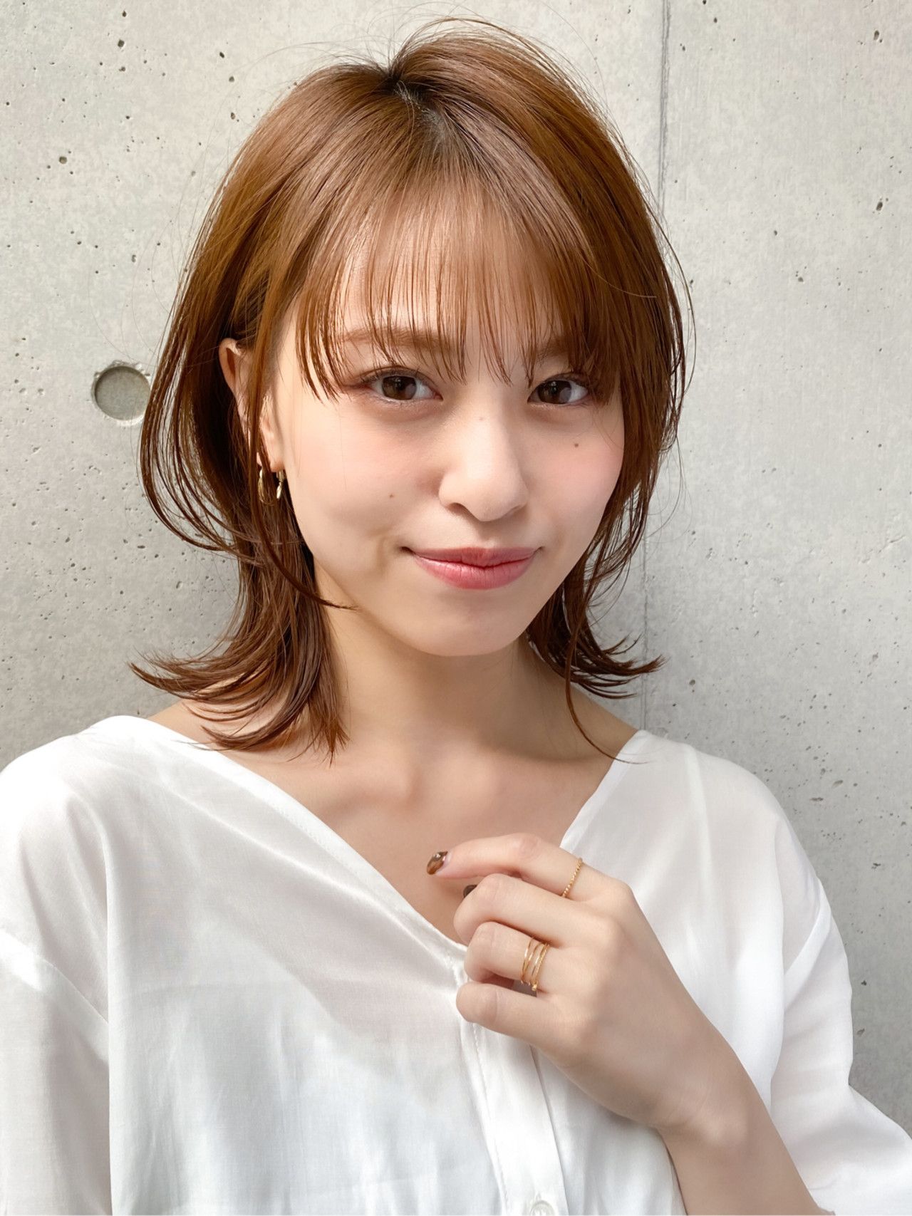 ウルフカット×ミディアムで劇的垢抜け！失敗しない小顔黄金比と頼み方