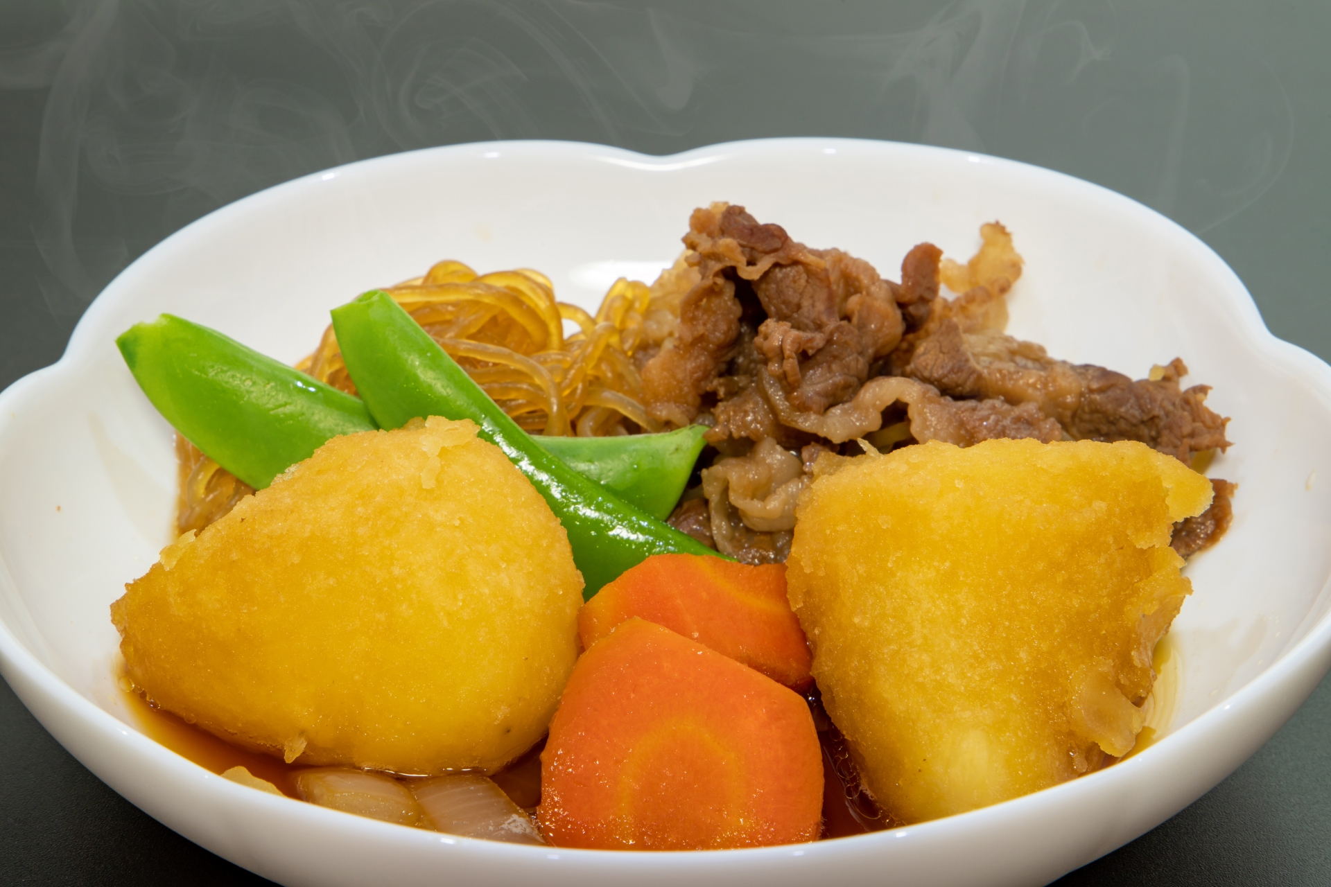 めんつゆ肉じゃがで味がぼやける理由と黄金比｜劇的染み込み裏技