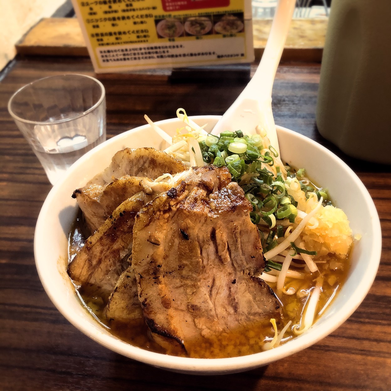 麺歩バガボンドの魅力解剖！鹿児島屈指の濃厚つけ麺と炙り肉の真価