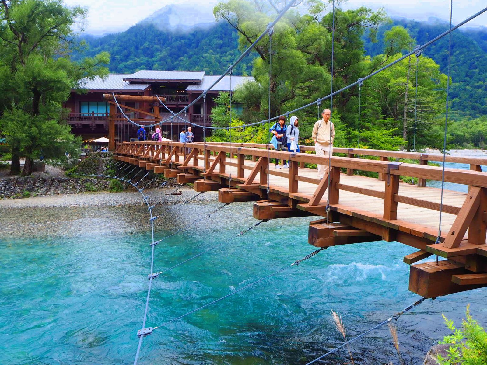2026年夏旅行おすすめ決定版！混雑回避の涼しい穴場避暑地と極上宿