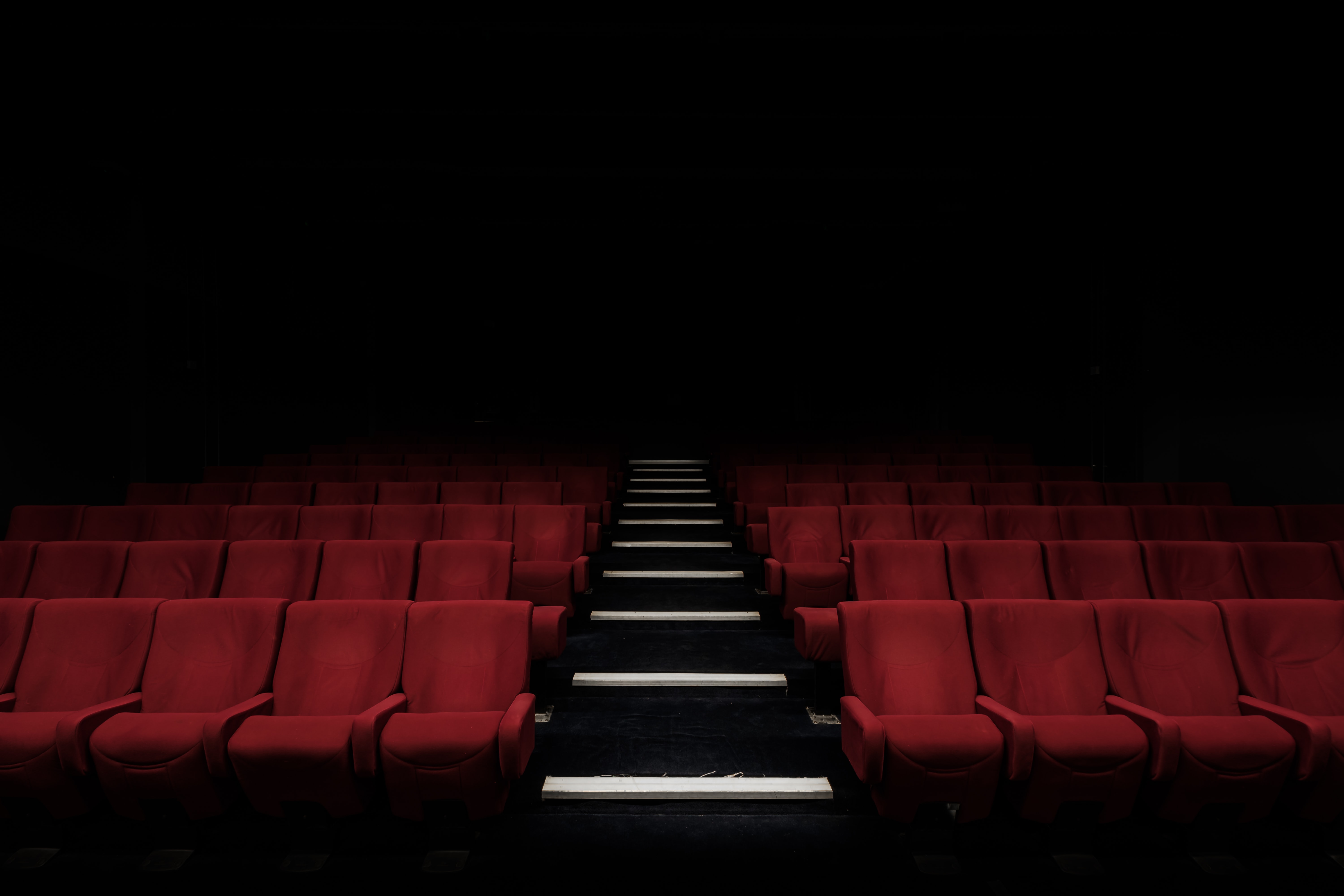 映画館の英語はどっち？Cinemaとの違いや受付・チケット購入術