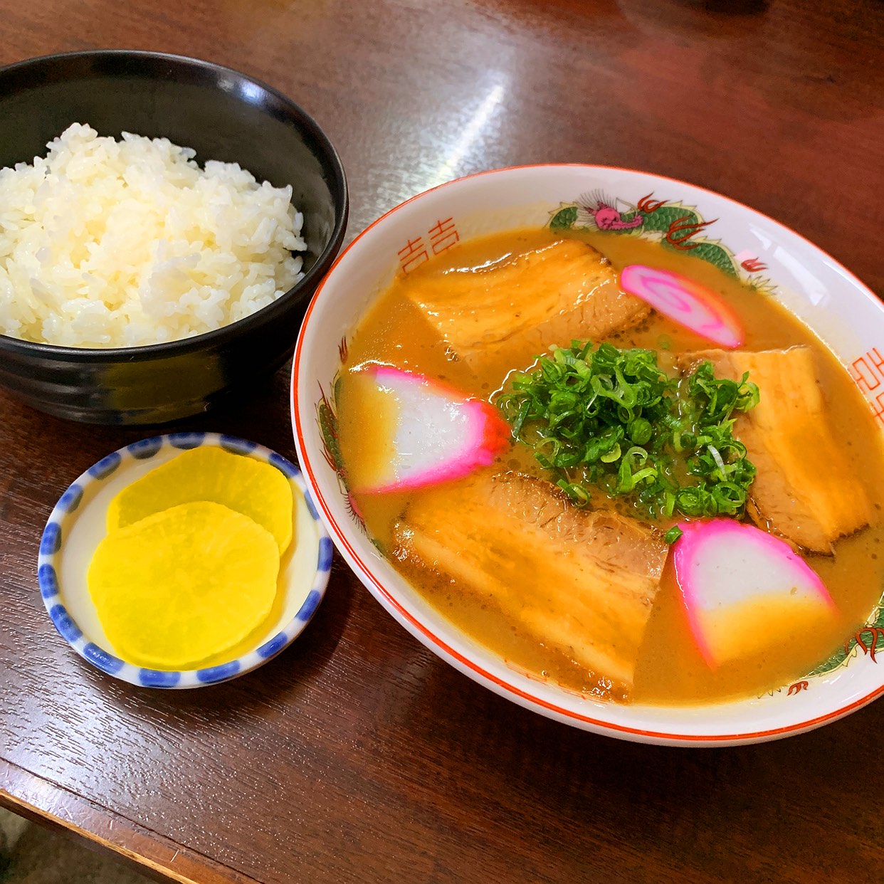 和歌山ラーメン山為食堂の真髄｜濃厚豚骨と極太麺が呼ぶ熱狂の秘密