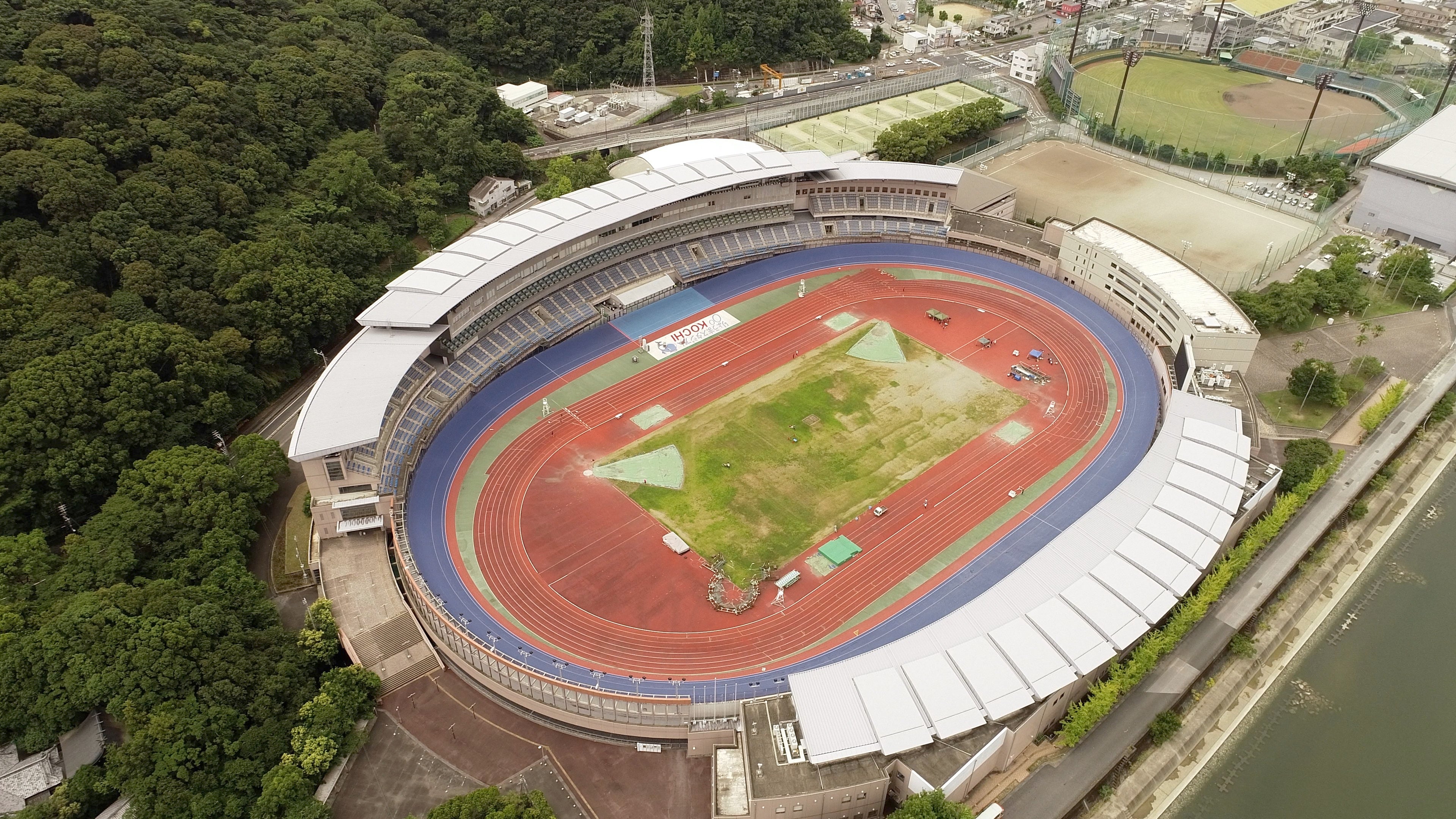 高知競輪はなぜ荒れる？500Mバンクの罠と2026年最新攻略データ