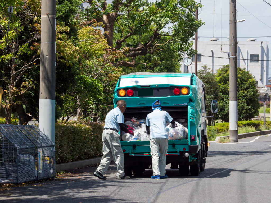 廃品回収車の正体とは？無料アナウンスの裏側と違法トラブルの実態