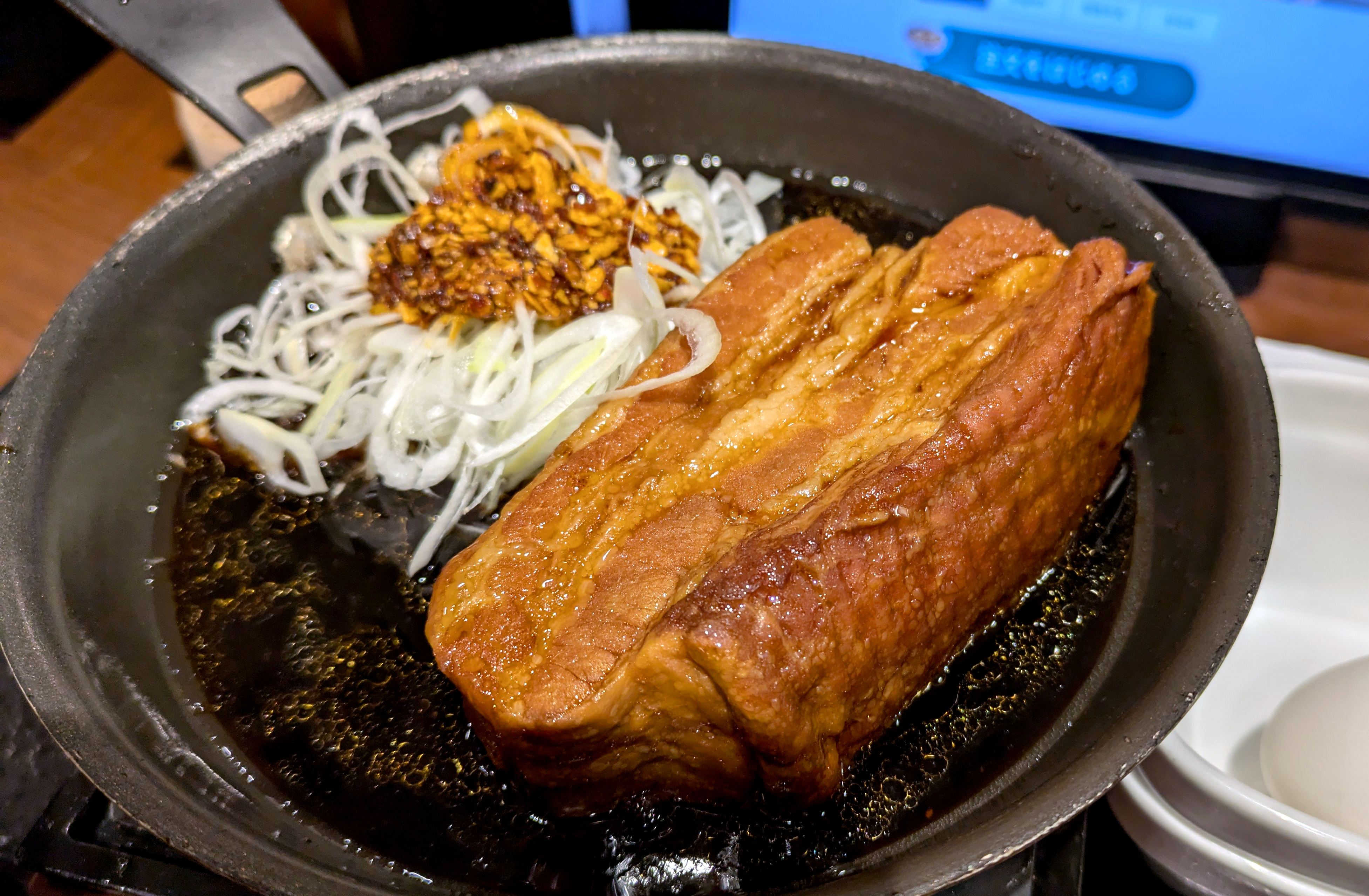 吉野家の厚切り豚角煮定食はどこで買える？味の評判やカロリー・販売期間を徹底追跡