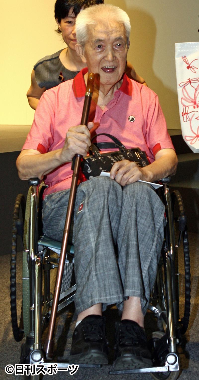 永六輔の死因と最期の真相｜病と闘いマイクを握り続けた伝説の生涯