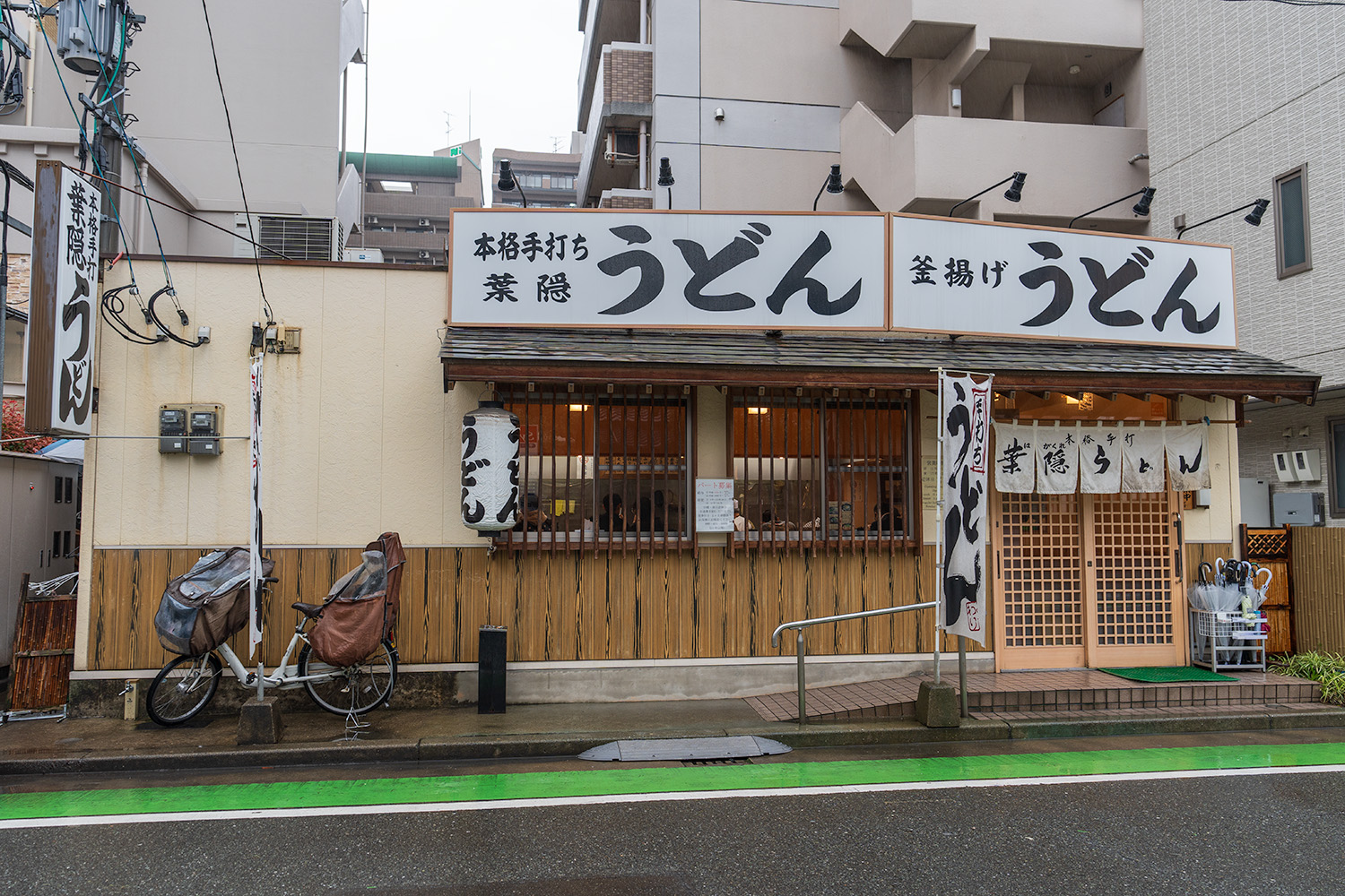 博多・葉隠うどんの真髄｜名物ごぼう天と行列の待ち時間を現場検証