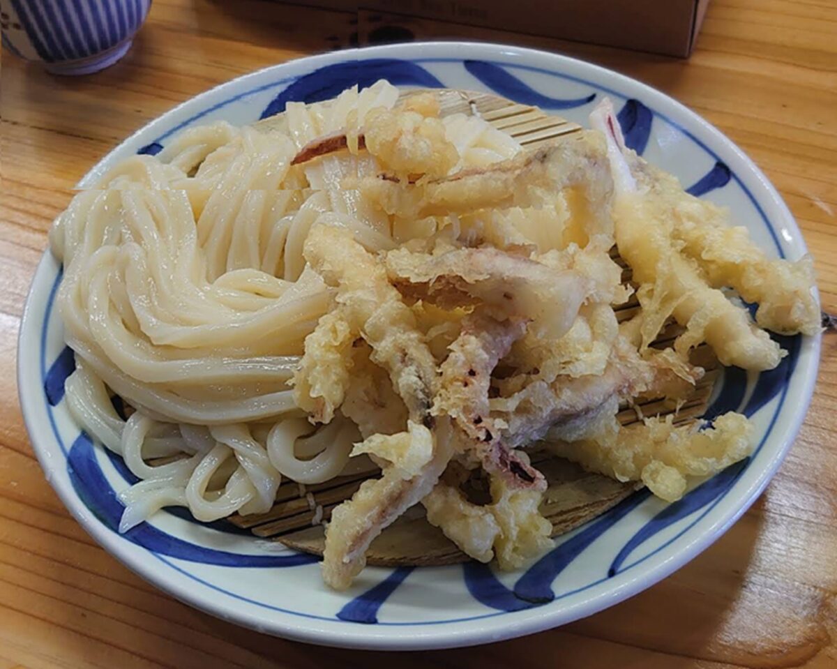 高松「はりや」完全攻略！名物かしわ天ざるの魅力と待ち時間・並び方