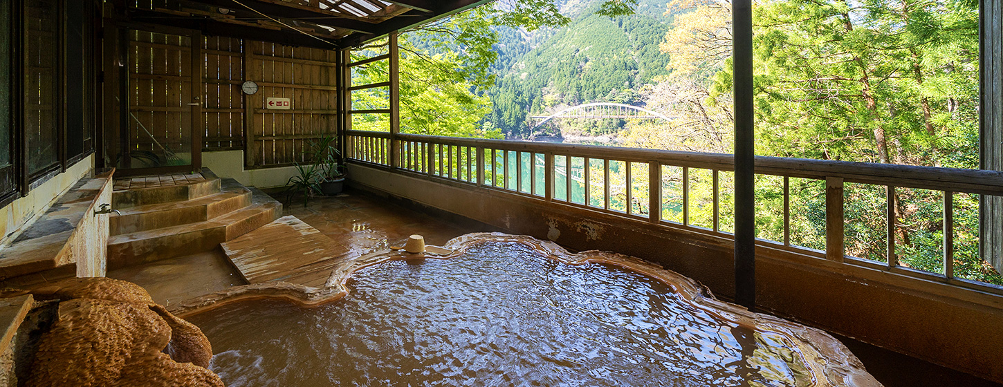 入之波温泉山鳩湯の魅力と最新利用ガイド｜鍾乳洞級の析出物と極上秘湯
