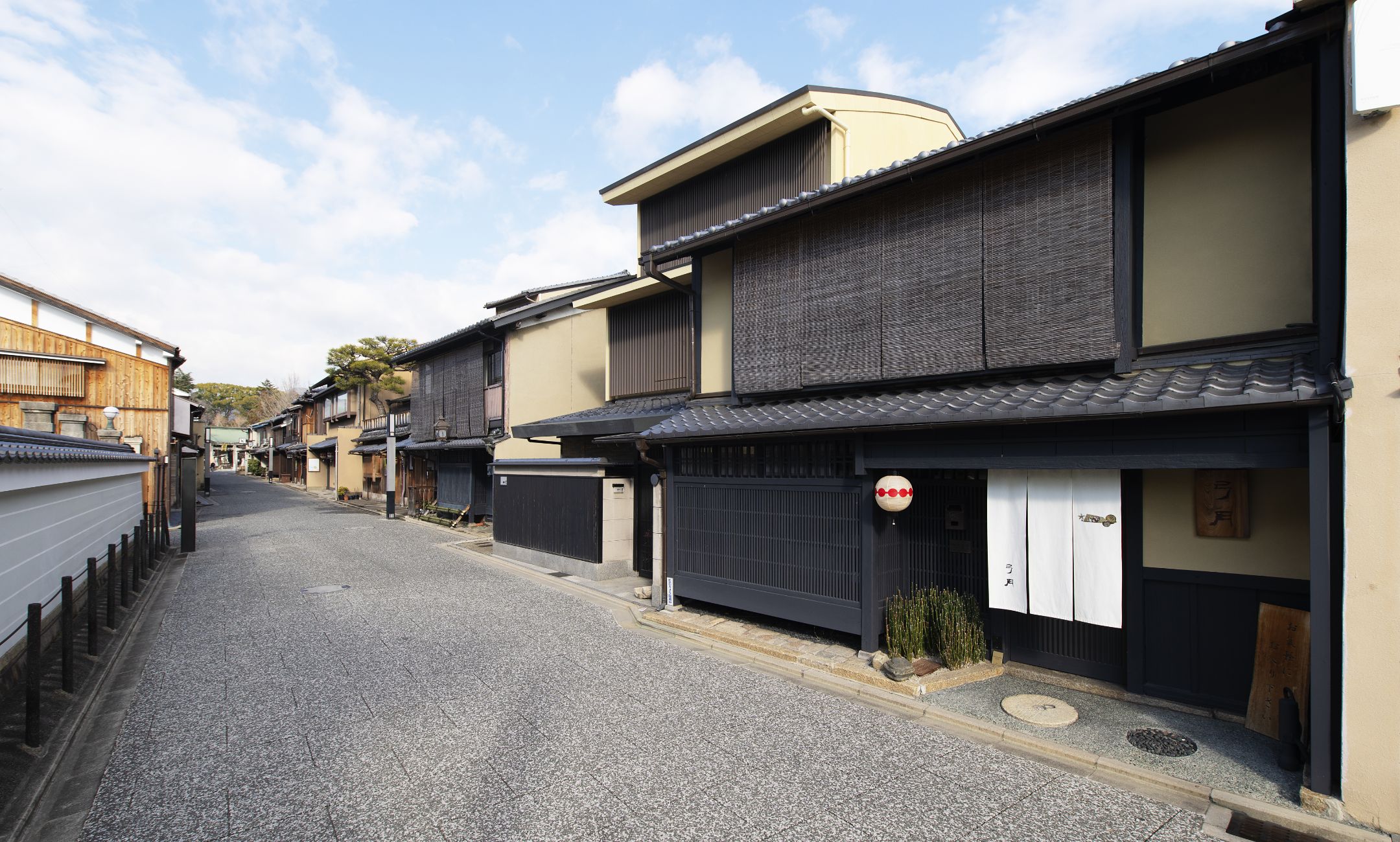 京都最古の花街・上七軒の敷居と歩き方｜歴史と2026年最新体験ガイド