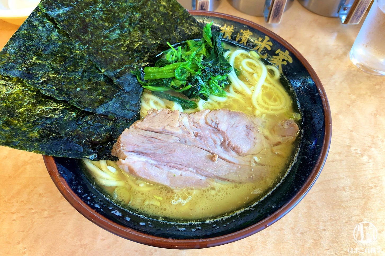 家系ラーメン光家はなぜ愛され続ける？絶品キャベツの魅力と混雑状況を徹底解説！
