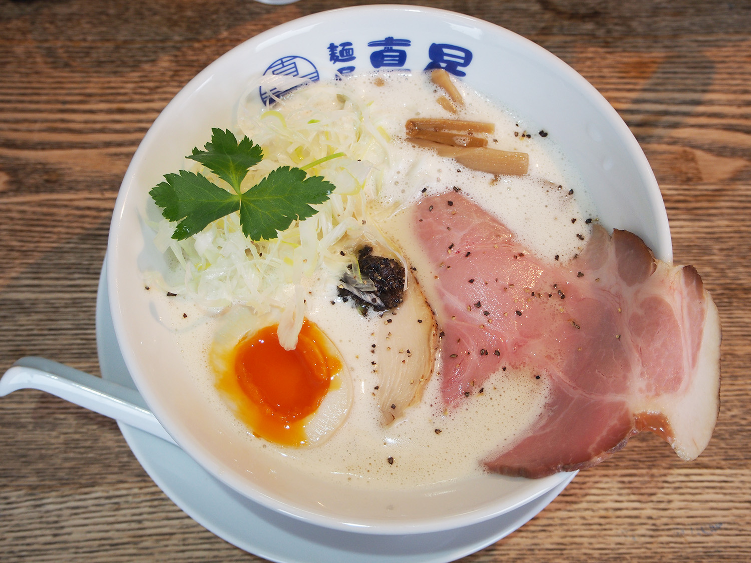 船橋・麺屋真星の鶏白湯が絶賛される理由｜評判と混雑・駐車場完全解説