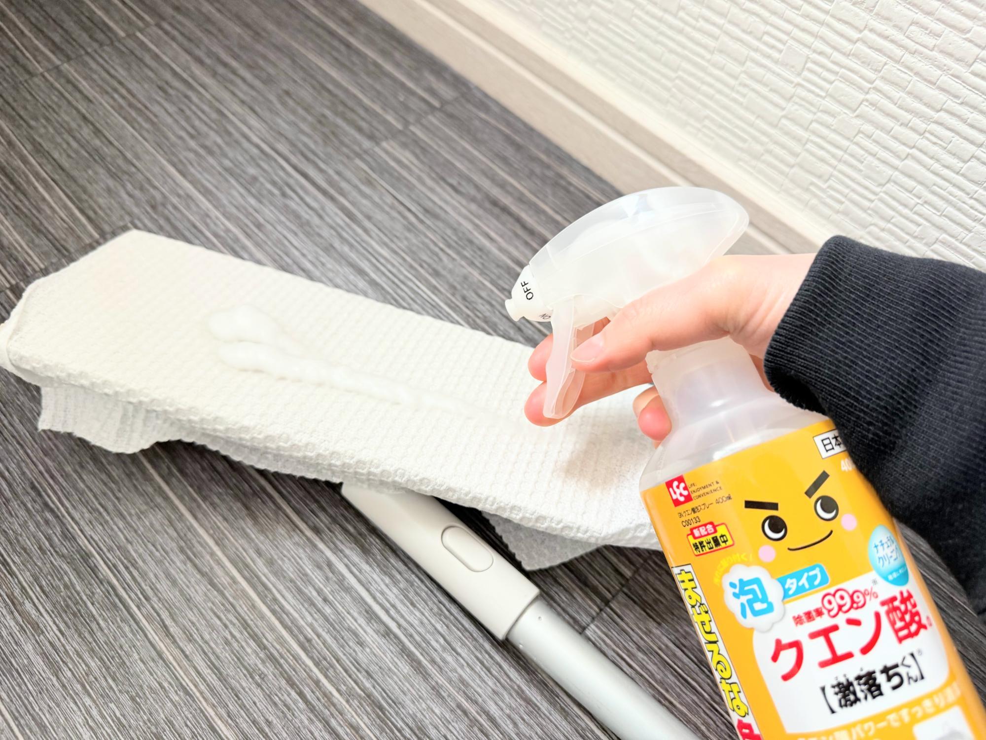 トイレ壁紙掃除の決定版！頑固な尿ハネ臭や黄ばみを落とす裏ワザ
