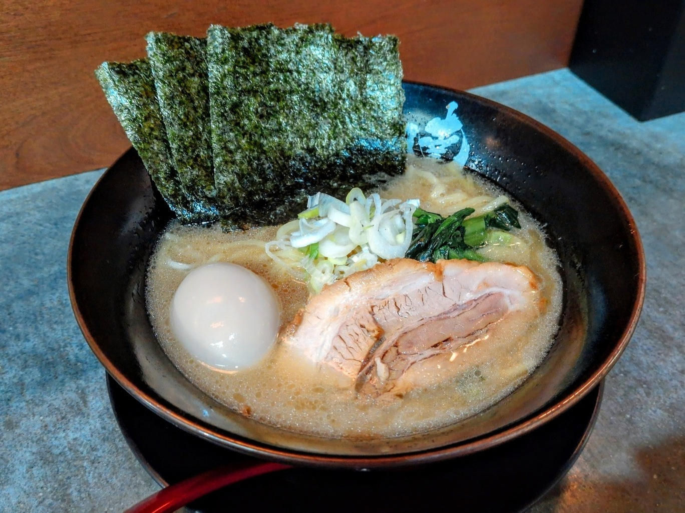 金沢駅ラーメン徹底比較！地元民絶賛と駅構内行列店の真実【2026】