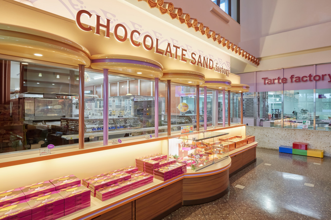 御菓子御殿読谷本店の魅力を徹底解剖！限定品・体験・海の全貌