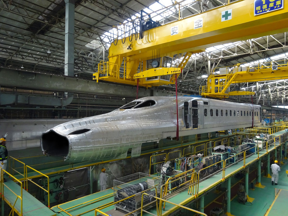 時速300Kmを支える新幹線の作り方！職人技と深夜陸送の秘密に迫る
