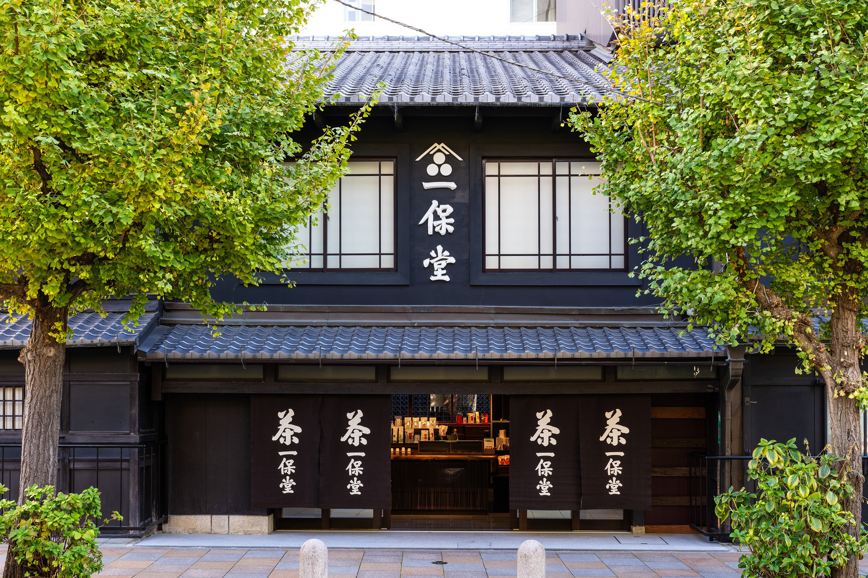 一保堂京都本店が愛される理由！喫茶室嘉木の極上茶と混雑回避術