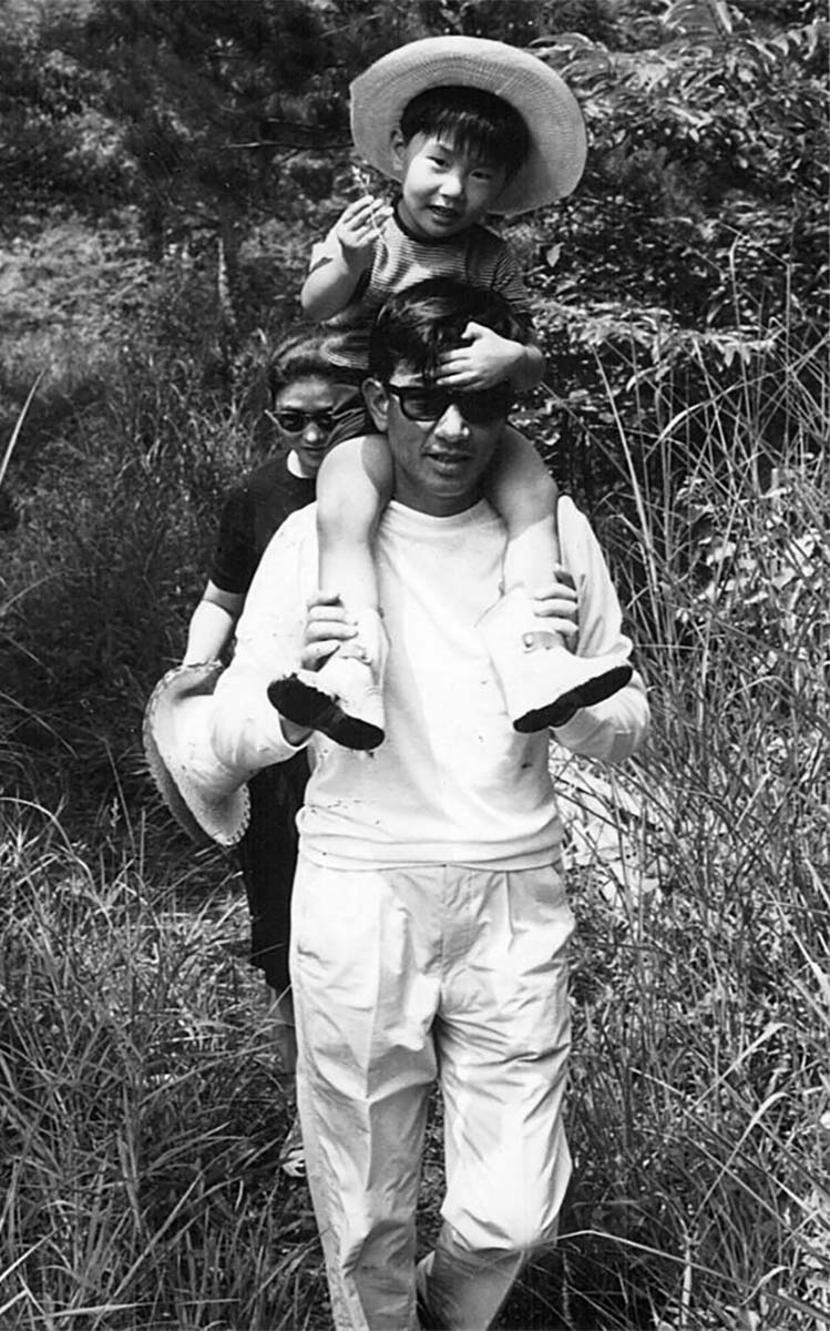 中井貴一の父・佐田啓二の生涯と壮絶死｜3歳での別れと瓜二つの絆