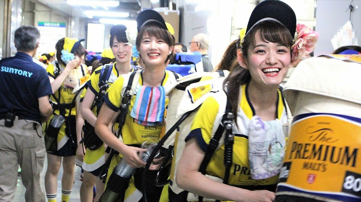 ビールの売り子は本当に稼げる？過酷な実態と給料・採用の裏側