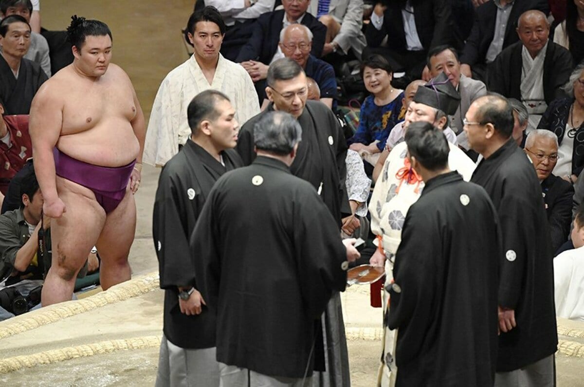 相撲協会に苦情殺到の真相｜誤審・不祥事対応とファンの怒りを徹底検証