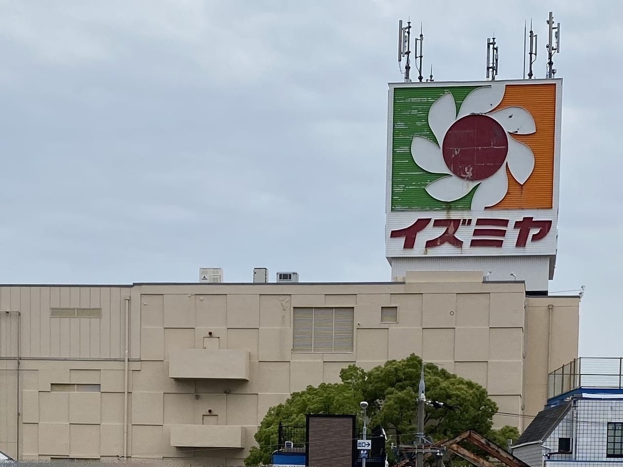 イズミヤ昆陽店の営業時間とチラシ情報｜閉店の噂の真相を徹底解説