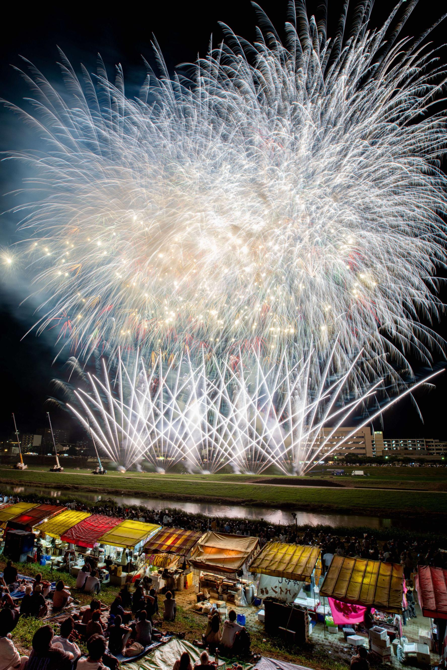 2026年飯塚花火大会の日程・穴場と屋台出店！駐車場と混雑を徹底検証
