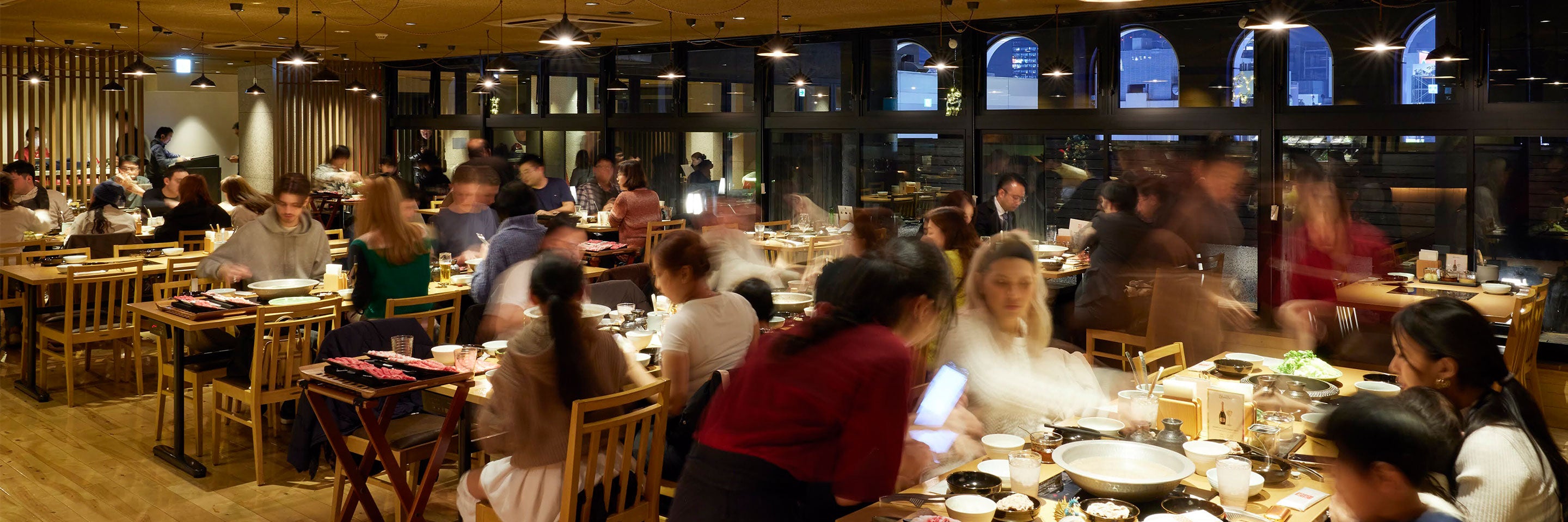 モーパラ新宿が世界を虜にする理由｜食べ放題の料金・予約裏技を徹底解剖