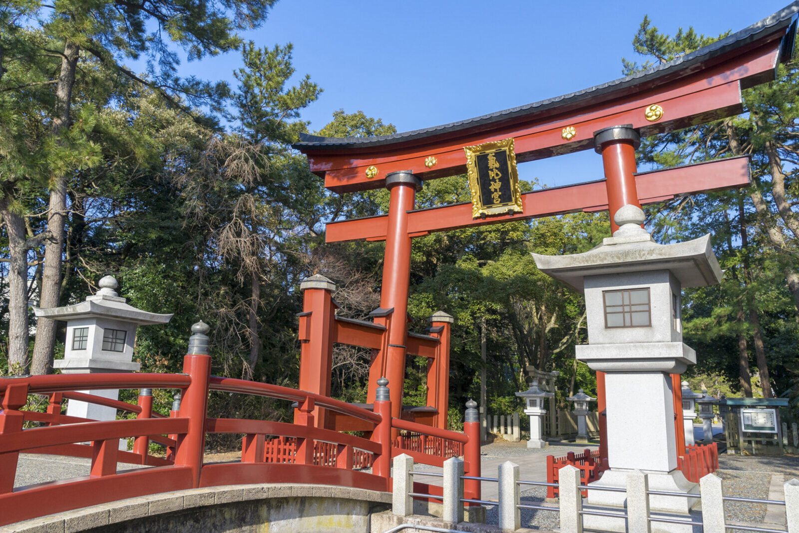 氣比神宮の魅力とご利益を徹底解剖！日本三大鳥居と長命水の真相