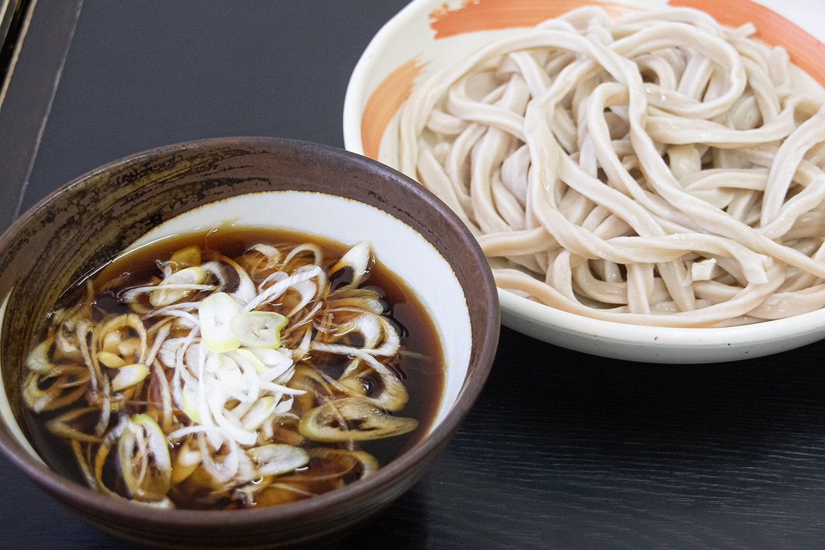小平うどんが熱狂を呼ぶ理由とは？極太肉汁と伝統の名店【2026最新】