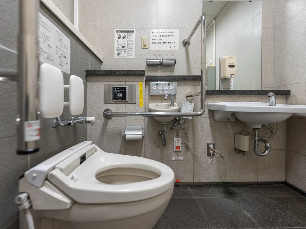 国立競技場駅トイレの混雑回避術！2026年最新の穴場と構内図・何号車まとめ