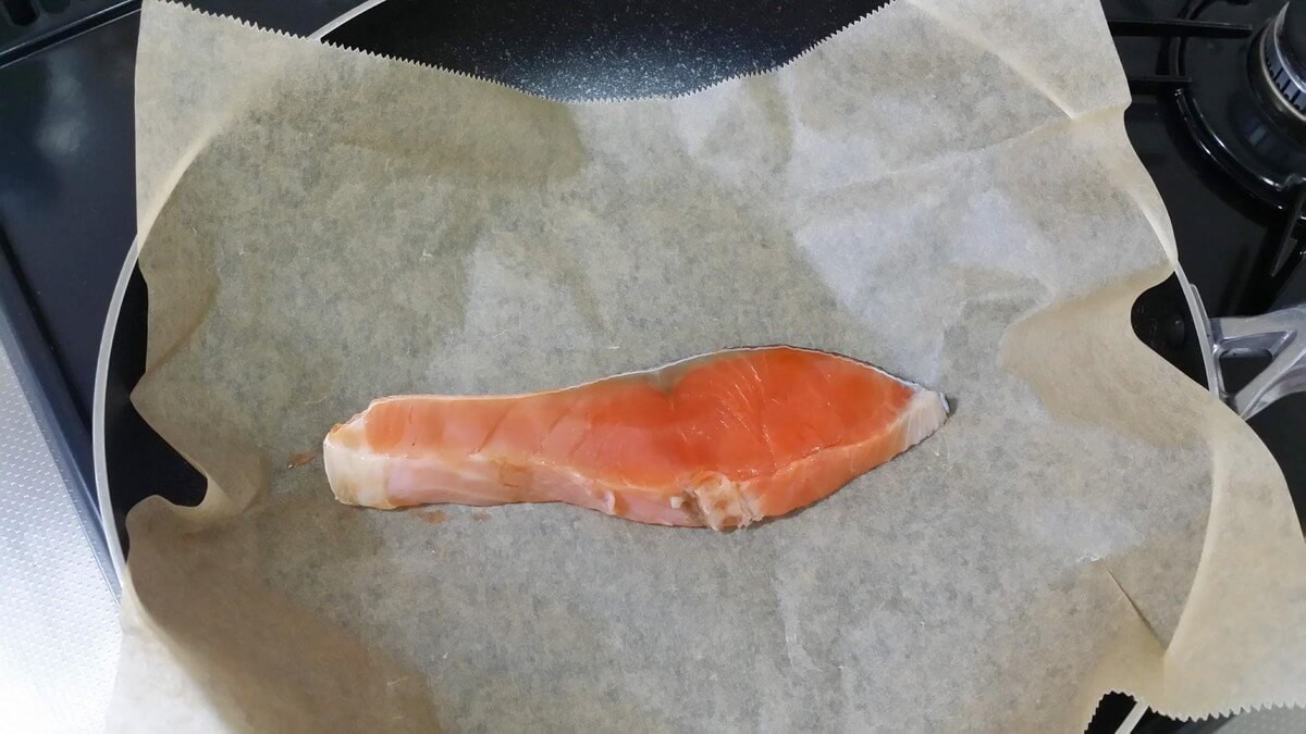魚をフライパンとクッキングシートで極上に焼く秘訣と後片付け革命