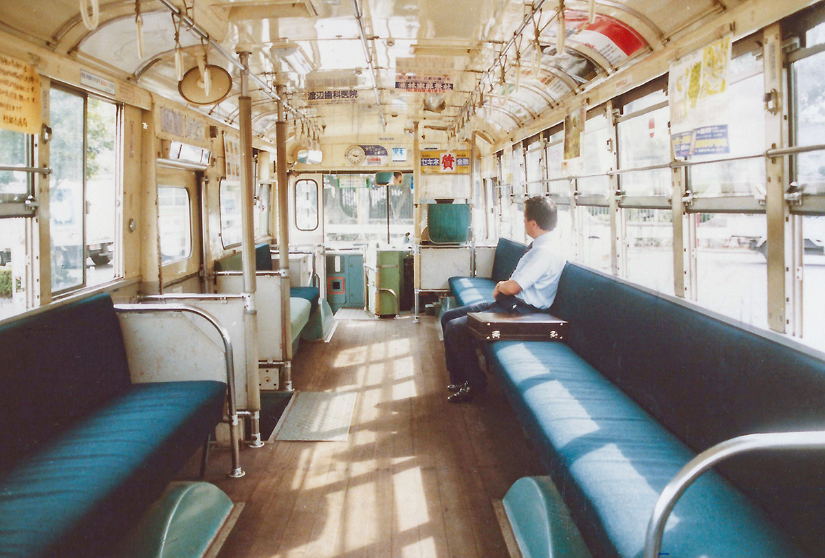 ロングシートはなぜ増えた？「疲れる・地獄」の真相と鉄道会社の本音