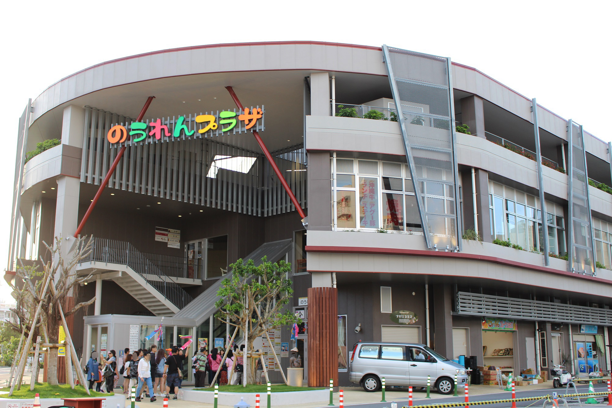 のうれんプラザ完全攻略！那覇の台所を巡る最新グルメと利用術