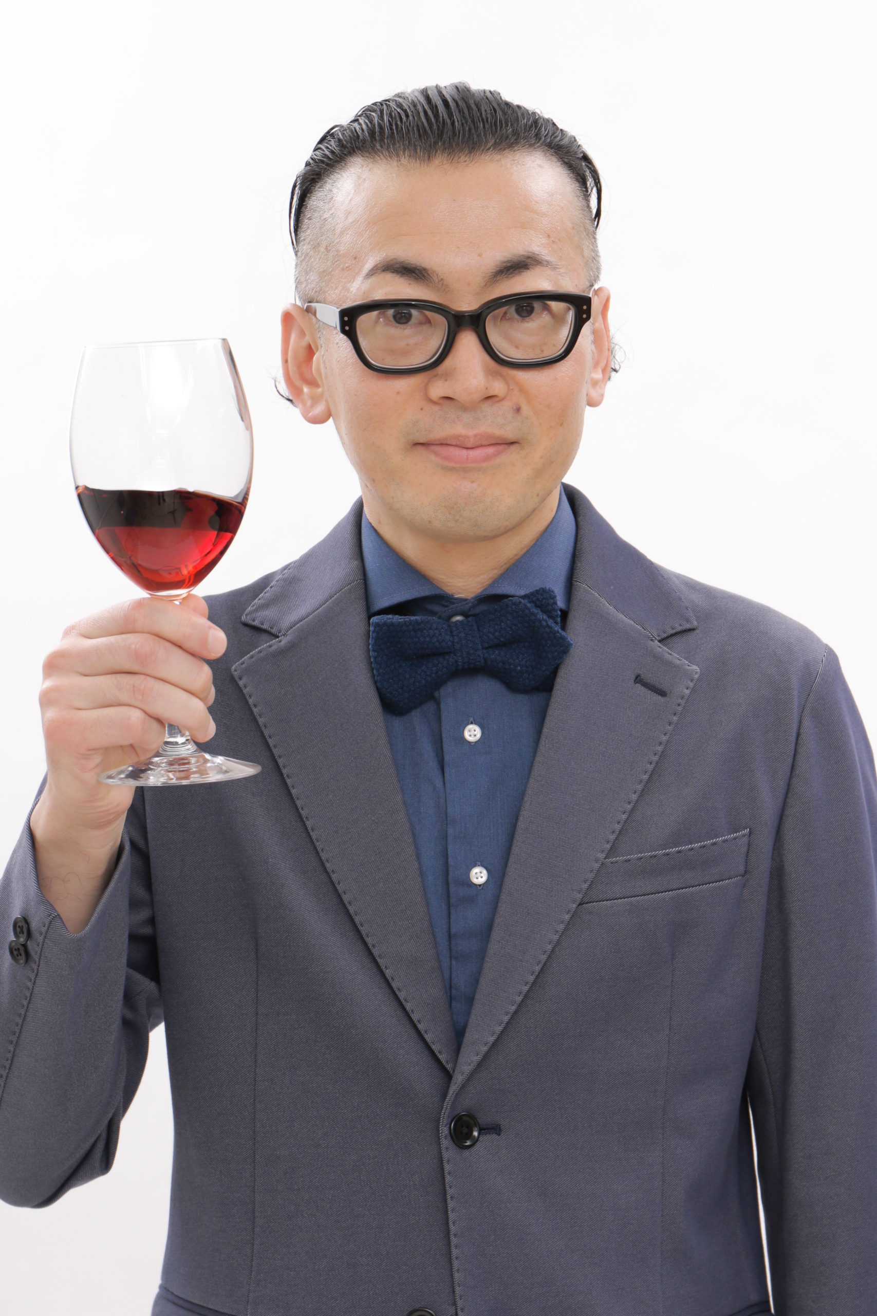 髭男爵ひぐち君の現在！ワインで大化けした年収と名誉ソムリエの真実