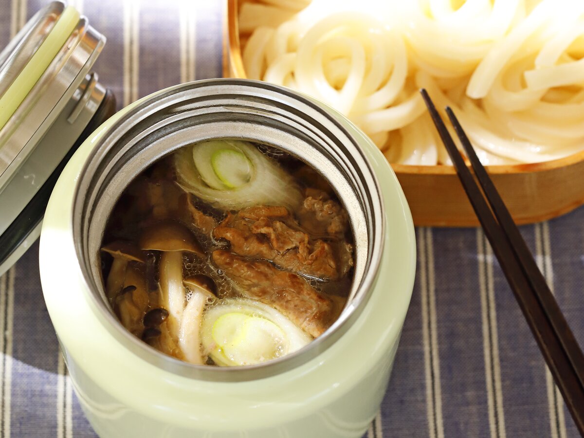 スープジャーうどん弁当で麺が伸びない極意｜温冷レシピと容量選び